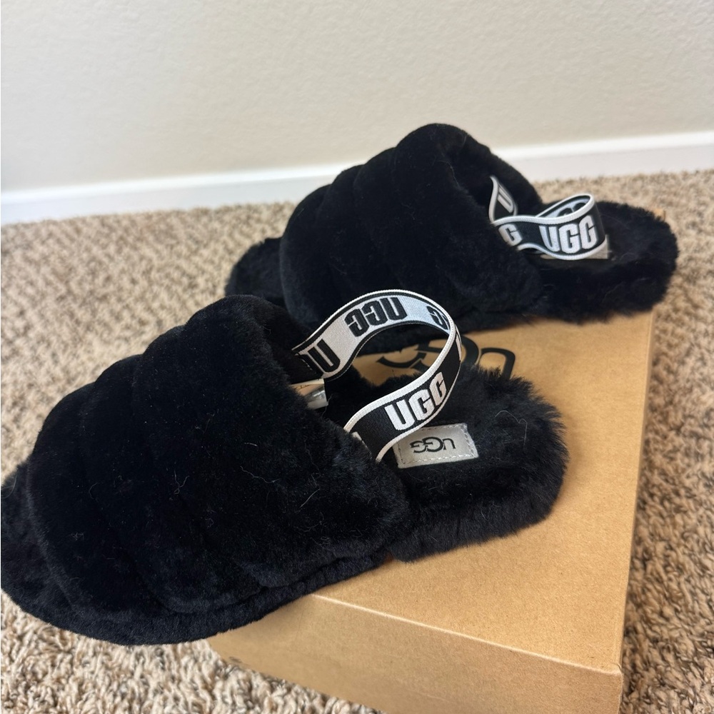 NWT UGG Black Fluffy Slides/ Sandals with Logo Strap/ Slingback